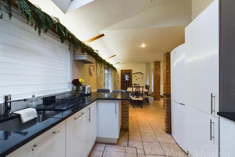 4 Foxearth Spur, South Croydon, CR2 8EP