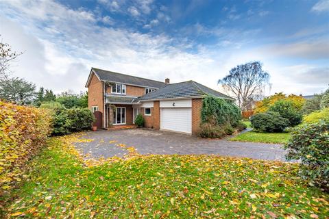 4 bedroom detached house for sale - Willow Way, Darras Hall NE20