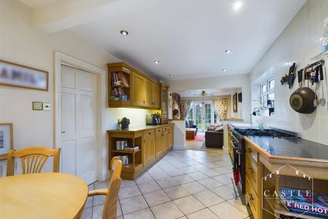 24 Spinney Road, Burbage, Hinckley, LE10 2NH