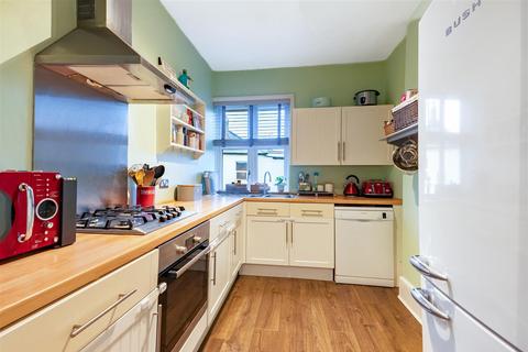 Flat 3, Inniscrone House, 4 Queens Road, Datchet, Slough, SL3 9BN