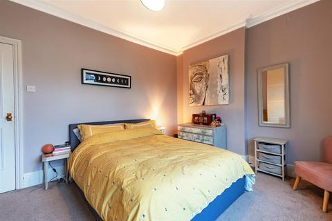 Flat 3, Inniscrone House, 4 Queens Road, Datchet, Slough, SL3 9BN