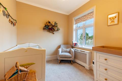 Flat 3, Inniscrone House, 4 Queens Road, Datchet, Slough, SL3 9BN