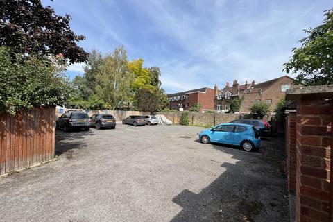 Flat 3, Inniscrone House, 4 Queens Road, Datchet, Slough, SL3 9BN