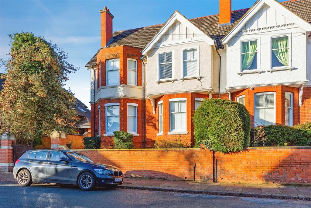 Holyrood Road, St James, Northampton 5 bed semidetached house for sale