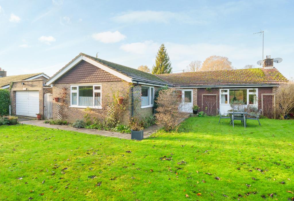 Pound Close, Loxwood, Billingshurst, West Sussex 2 bed detached bungalow for sale £600,000