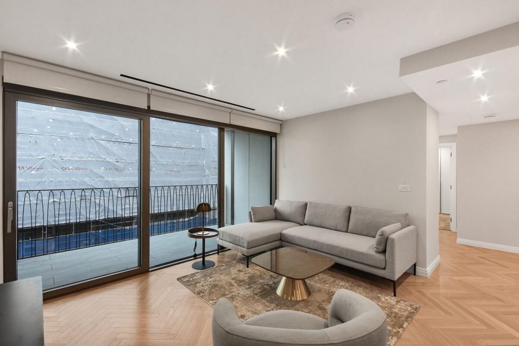Sands End Lane Fulham SW6 2 bed apartment to rent £3,878 pcm (£895 pw)