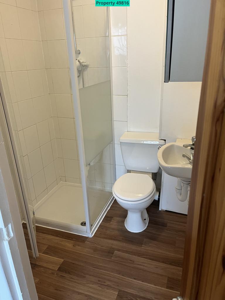 16 Templeton Avenue, London, E4 Studio £900 pcm (£208 pw)