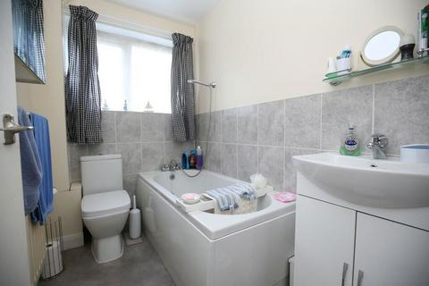 2 Daintree Close, Southampton, SO19 0RX