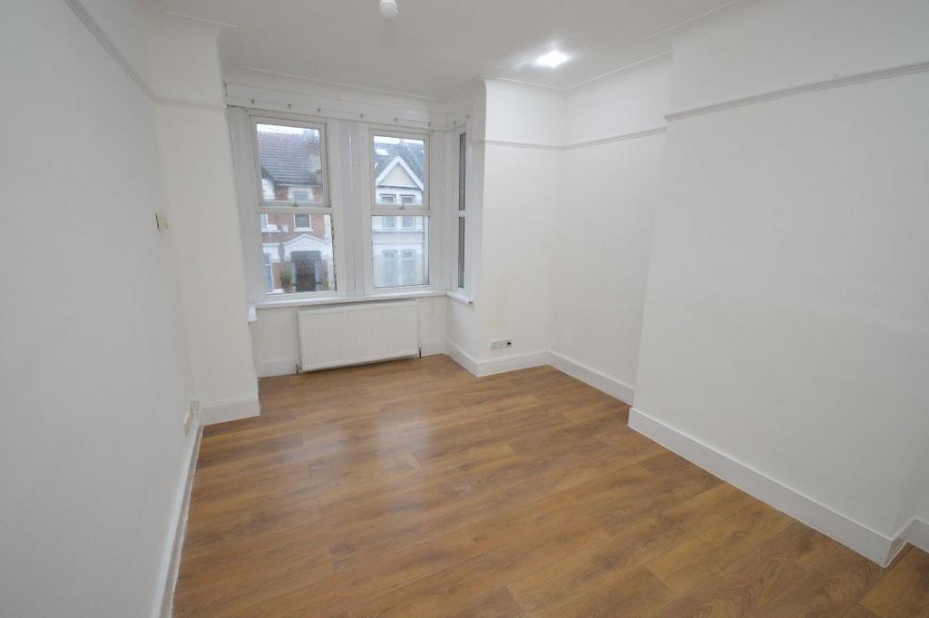 Apartment in Manor Park - View 3