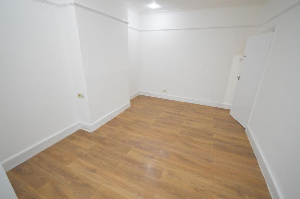Apartment in Manor Park - View 4
