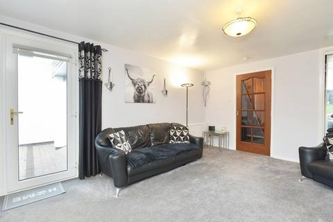 3 bedroom semi-detached house for sale - 52 Hayfield, East Craigs, Edinburgh, EH12 8UH