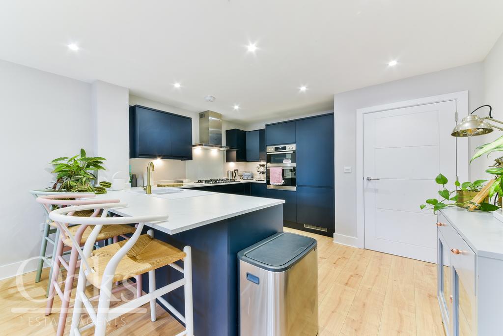 Pollards Hill South, Norbury 2 bed apartment to rent £2,250 pcm (£519 pw)