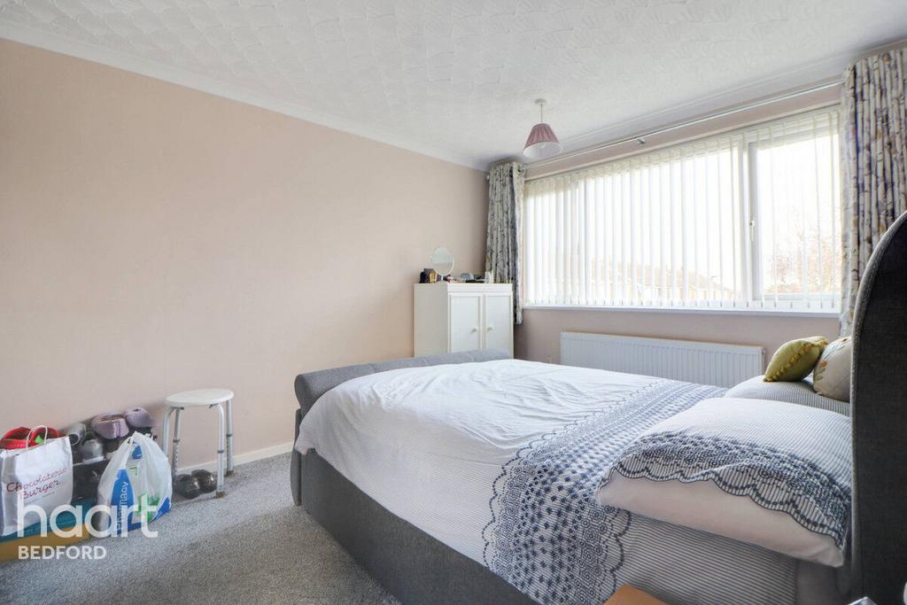 Lune Walk, Bedford 3 bed semidetached house for sale £300,000