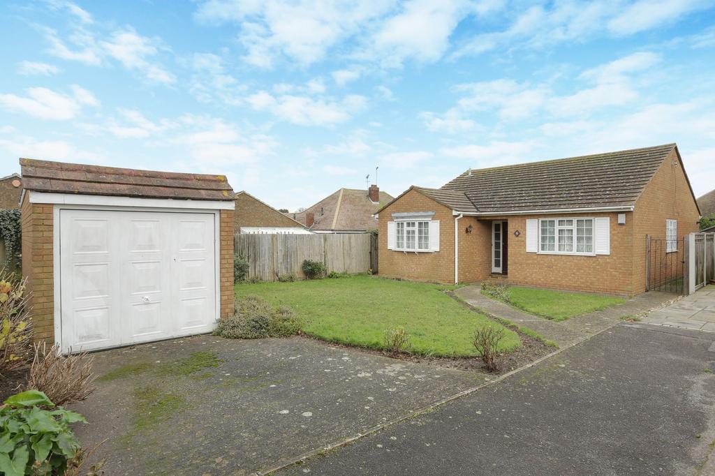 Darren Gardens, Broadstairs, CT10 3 bed property for sale £425,000