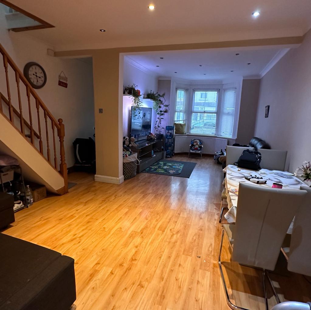 Southall, UB2 4 bed terraced house for sale £449,950