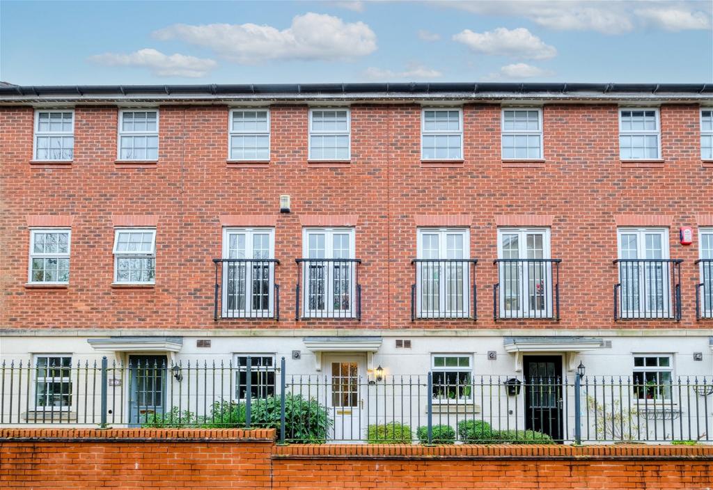 Pastorale Road, The Oakalls, Bromsgrove, B60 2TP 3 bed terraced house