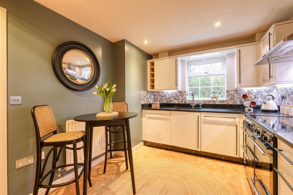 Pastorale Road, The Oakalls, Bromsgrove, B60 2TP 3 bed terraced house