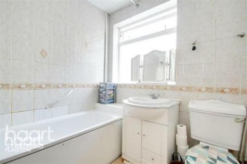68 Chadwin Road, London, E13 8NF