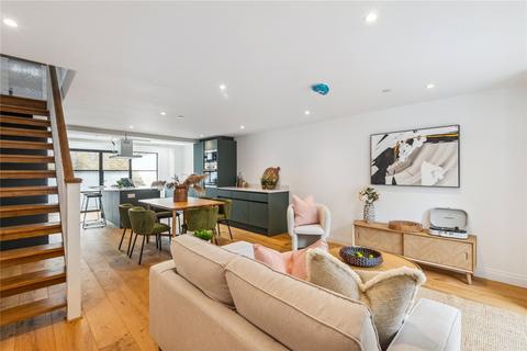 32 Reporton Road, London, SW6 7JR