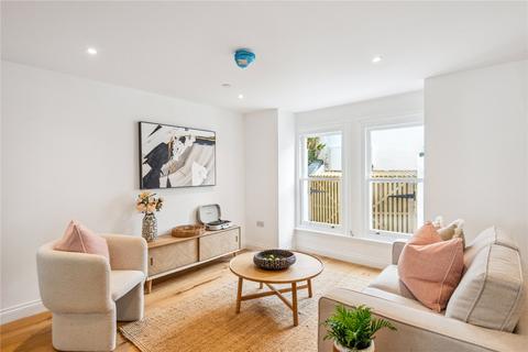 32 Reporton Road, London, SW6 7JR