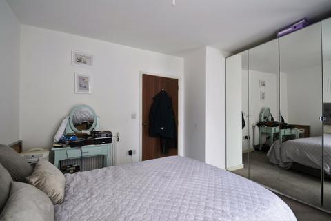 1 bedroom apartment for sale - at Earlswood Court, 3 Lacey Drive, London HA8