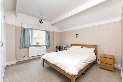 3 bedroom bungalow for sale - Grosvenor Avenue, Shipley, West Yorkshire, BD18