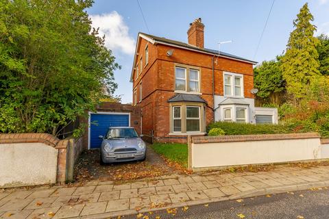 4 bedroom semi-detached house for sale, Kirkby Road, Sutton-in-ashfield, Nottinghamshire. NG17 1GP