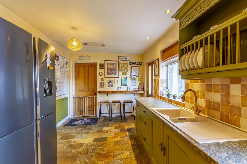 Fitted Kitchen Picture 2