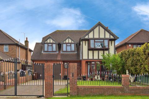 4 bedroom detached house for sale, Steli Avenue, Canvey Island, SS8