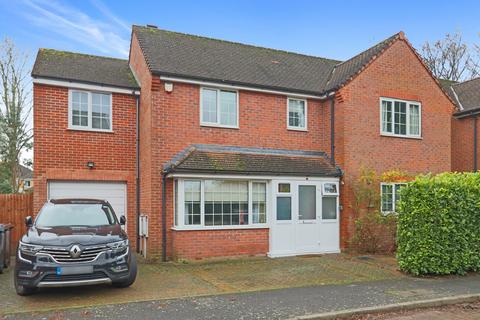 4 bedroom detached house for sale, Fulford Road, Caterham