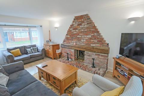 4 bedroom detached house for sale, Fulford Road, Caterham