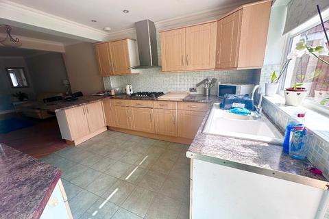 90 Lodge Crescent, Orpington, BR6 0QG