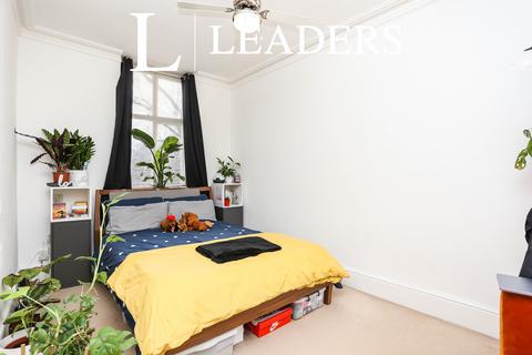 3 bedroom flat to rent - London SE26