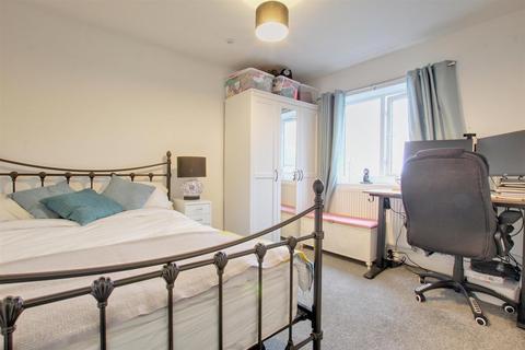 5 Esplanade, Hornsea, HU18 1NQ