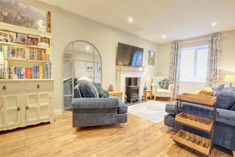 5 Esplanade, Hornsea, HU18 1NQ