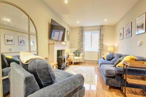 5 Esplanade, Hornsea, HU18 1NQ