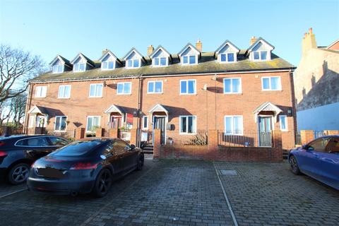 5 Esplanade, Hornsea, HU18 1NQ