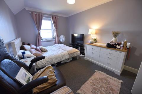 2 bedroom flat to rent - 2 Montagu Drive, Flat 9