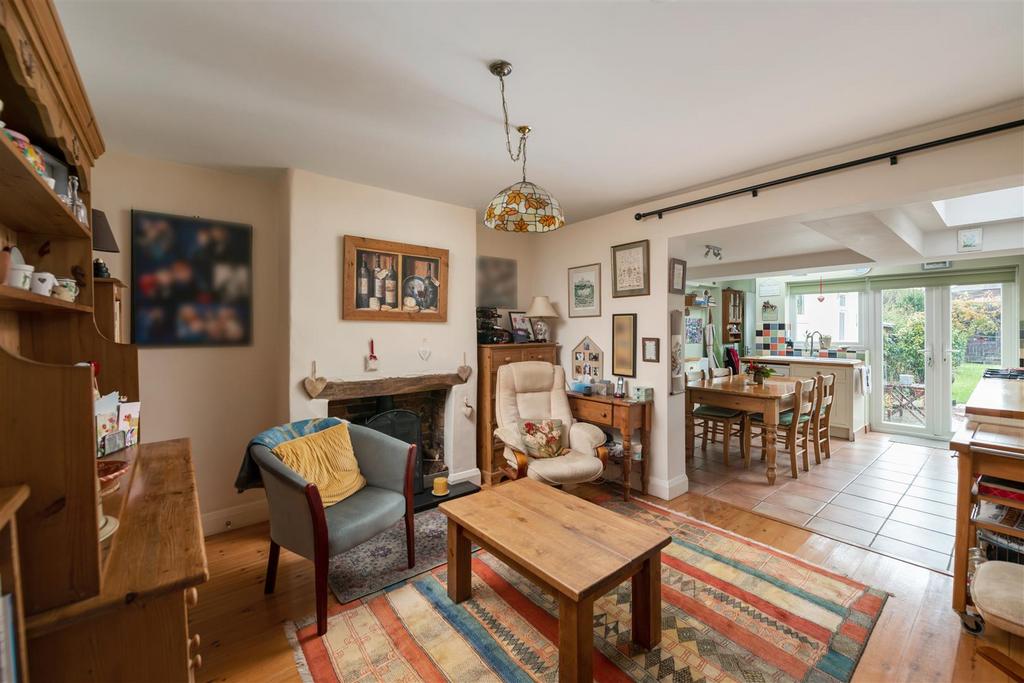 Flanchford Road, Reigate 3 bed semidetached house £685,000