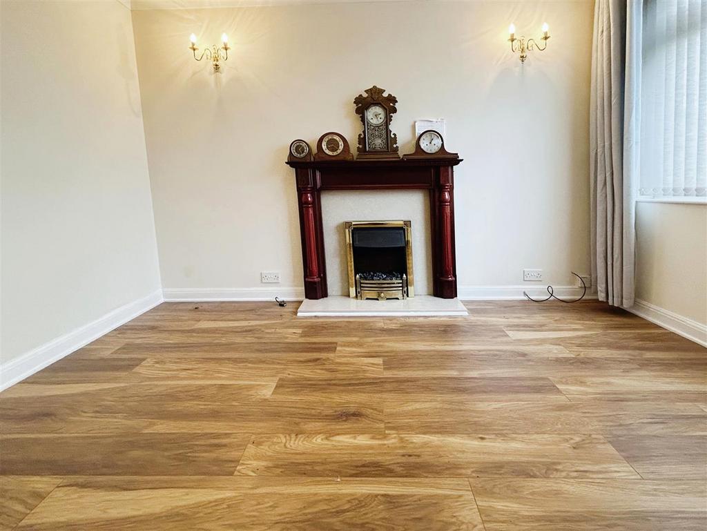 Tachbrook Road, Royal Leamington Spa 3 bed detached house for sale £