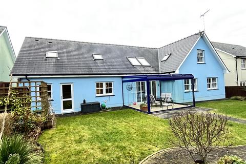 6 bedroom detached bungalow for sale, Swn Yr Efail, Pennant, Llanon