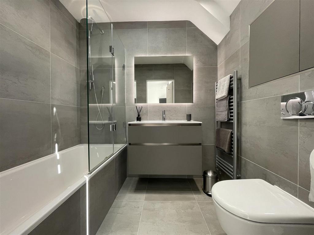 Ensuite.JPG