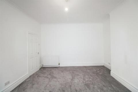 2 bedroom flat for sale, Shrewsbury Terrace, South Shields