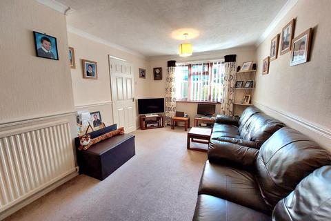 4 bedroom semi-detached house for sale - Barker Road, Earls Barton, Northamptonshire NN6