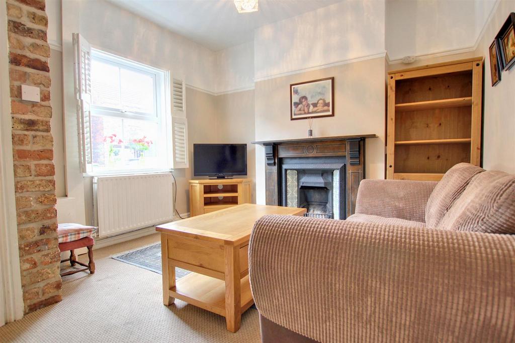 Queensgate, Beverley 3 bed terraced house for sale £189,950