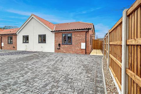 3 bedroom bungalow for sale - Cooper Close, Bures Road, Great Cornard, Sudbury, CO10