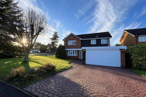 4 bedroom detached house for sale, Woodchester, Hagley