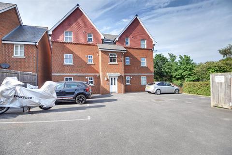 9 Nazareth Close, Bexhill-on-sea, TN40 2LF