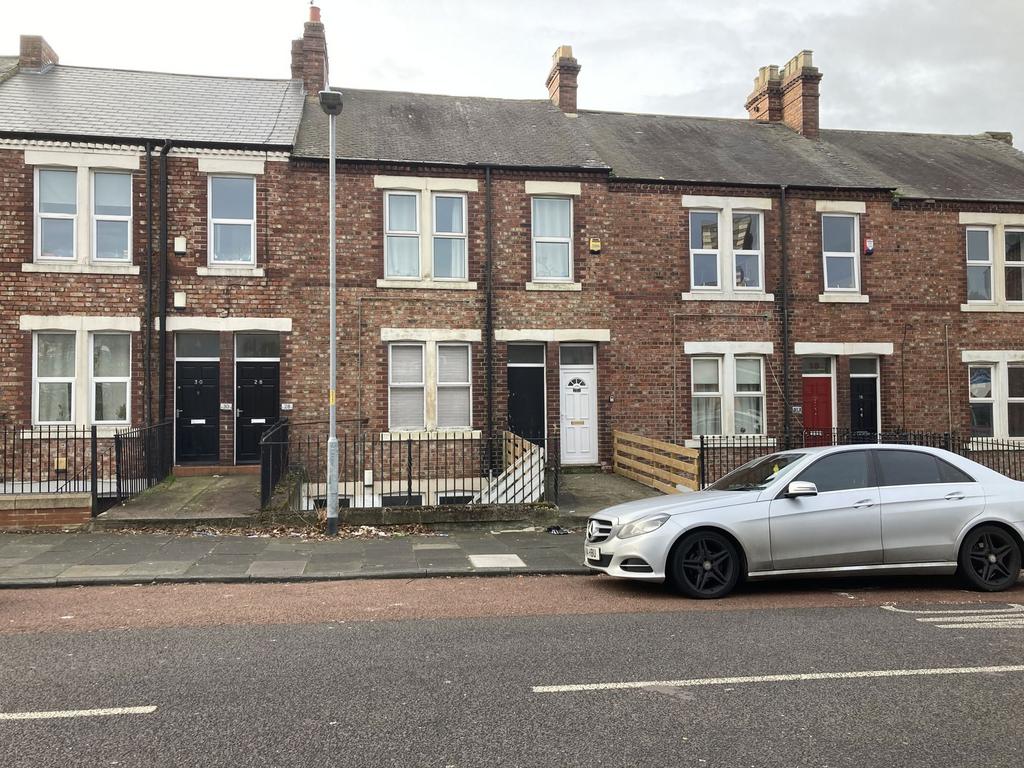 Rawling Road, Bensham, Gateshead... 2 bed ground floor flat £54,000
