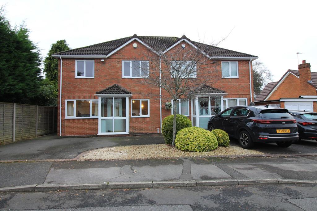 Solihull, Solihull B90 4 bed semidetached house to rent £1,500 pcm